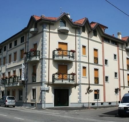 Locanda Sant'Ambrogio Cislago Εξωτερικό φωτογραφία