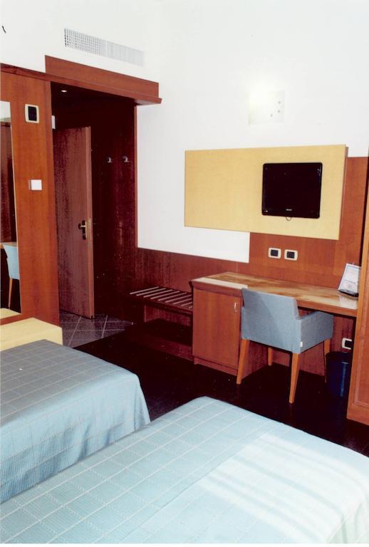 Locanda Sant'Ambrogio Cislago Δωμάτιο φωτογραφία